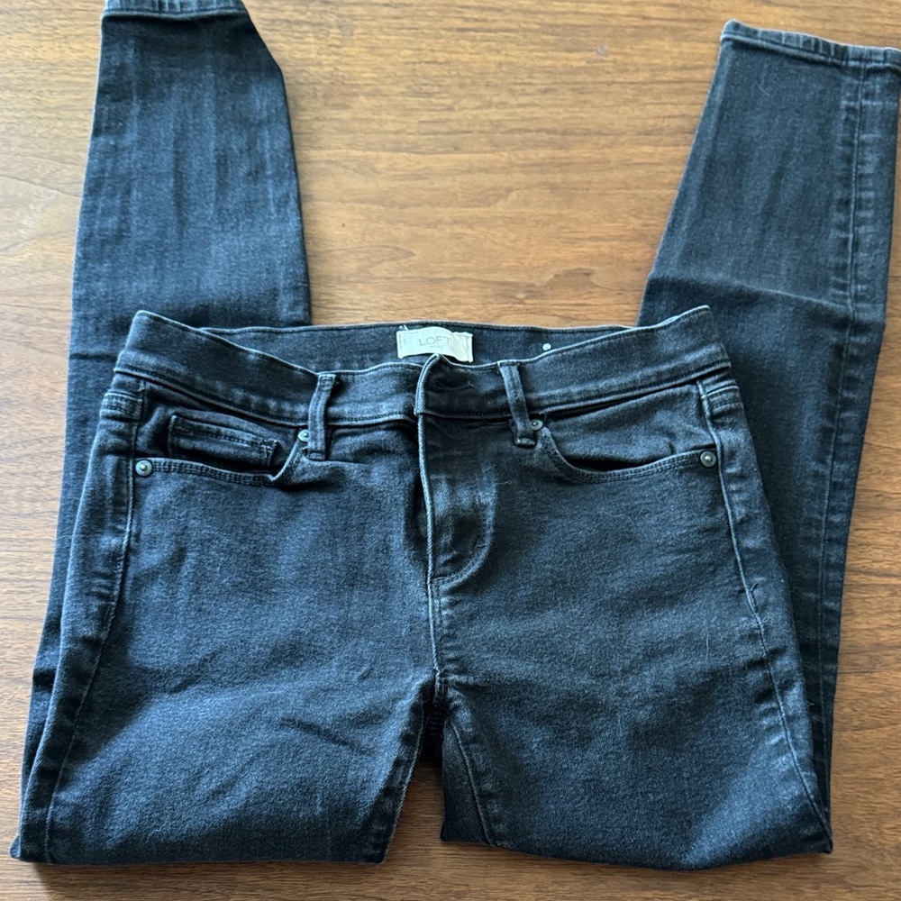 LOFT Black Skinny Jeans — Sleek Stretch Denim